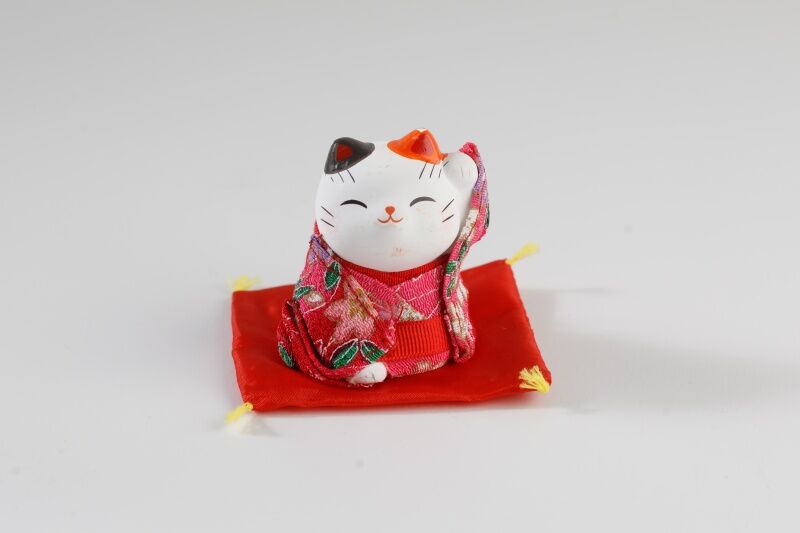 ちりめん　まねきねこ　左手