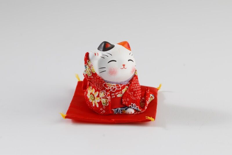 ちりめん　まねきねこ　右手